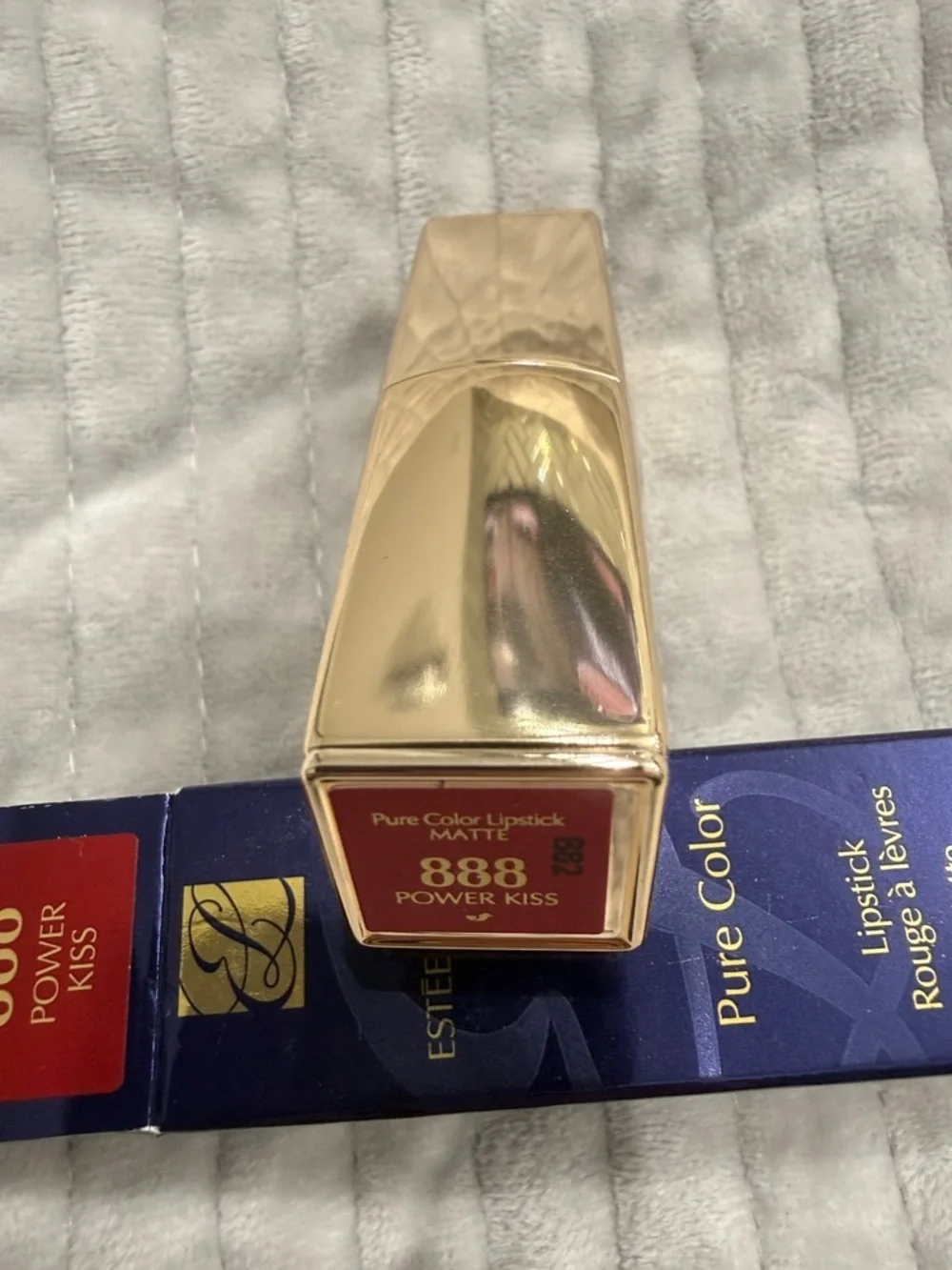 New in a box Estée Lauder Pure Color matte Lipstick in color power kiss 888